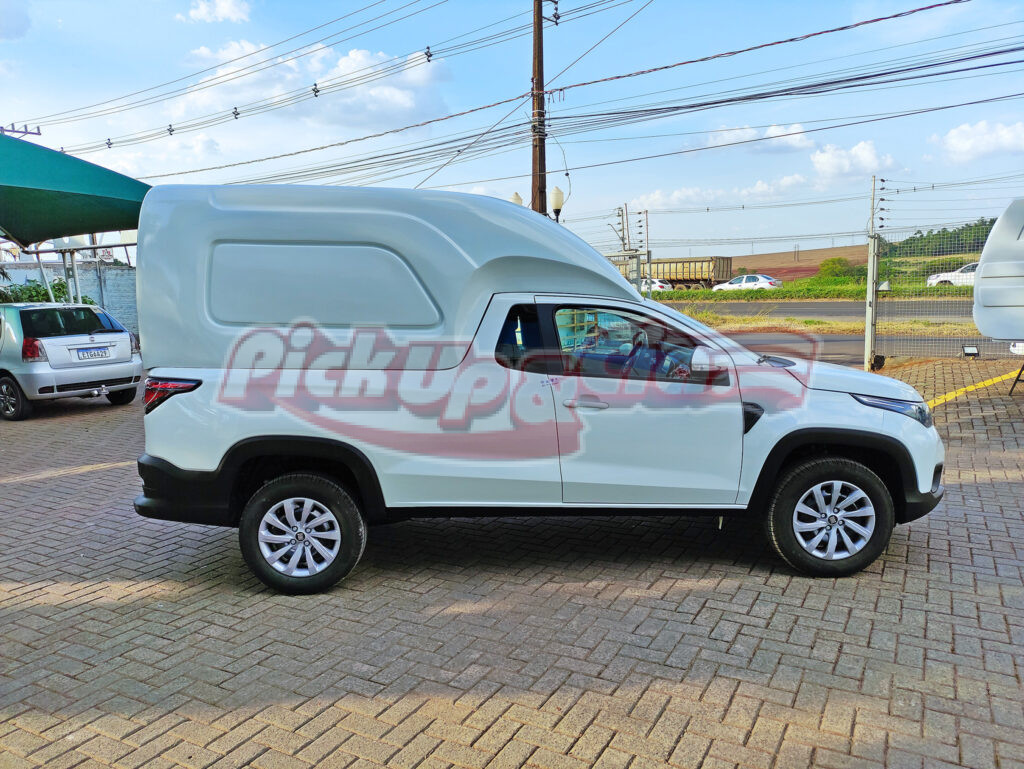 Capota de Fibra Furgão Carga Alta para Fiat Strada com dua portas com chave e vedação.